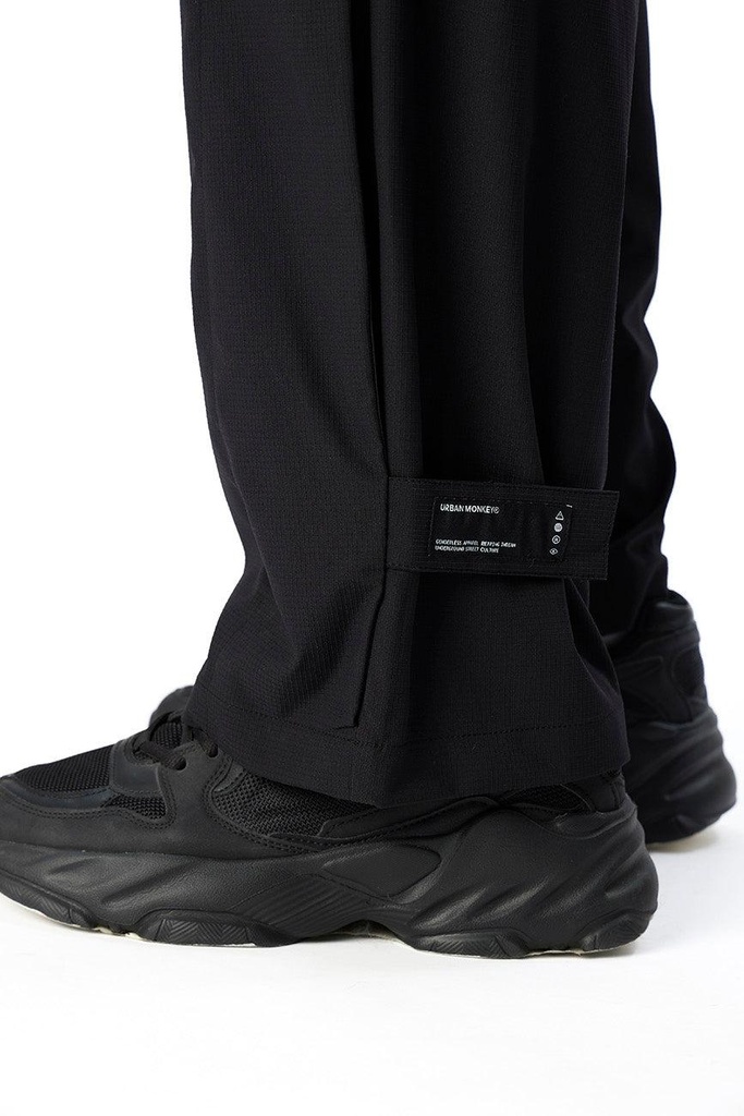 adjustable-cargo-pants-black-04.jpg