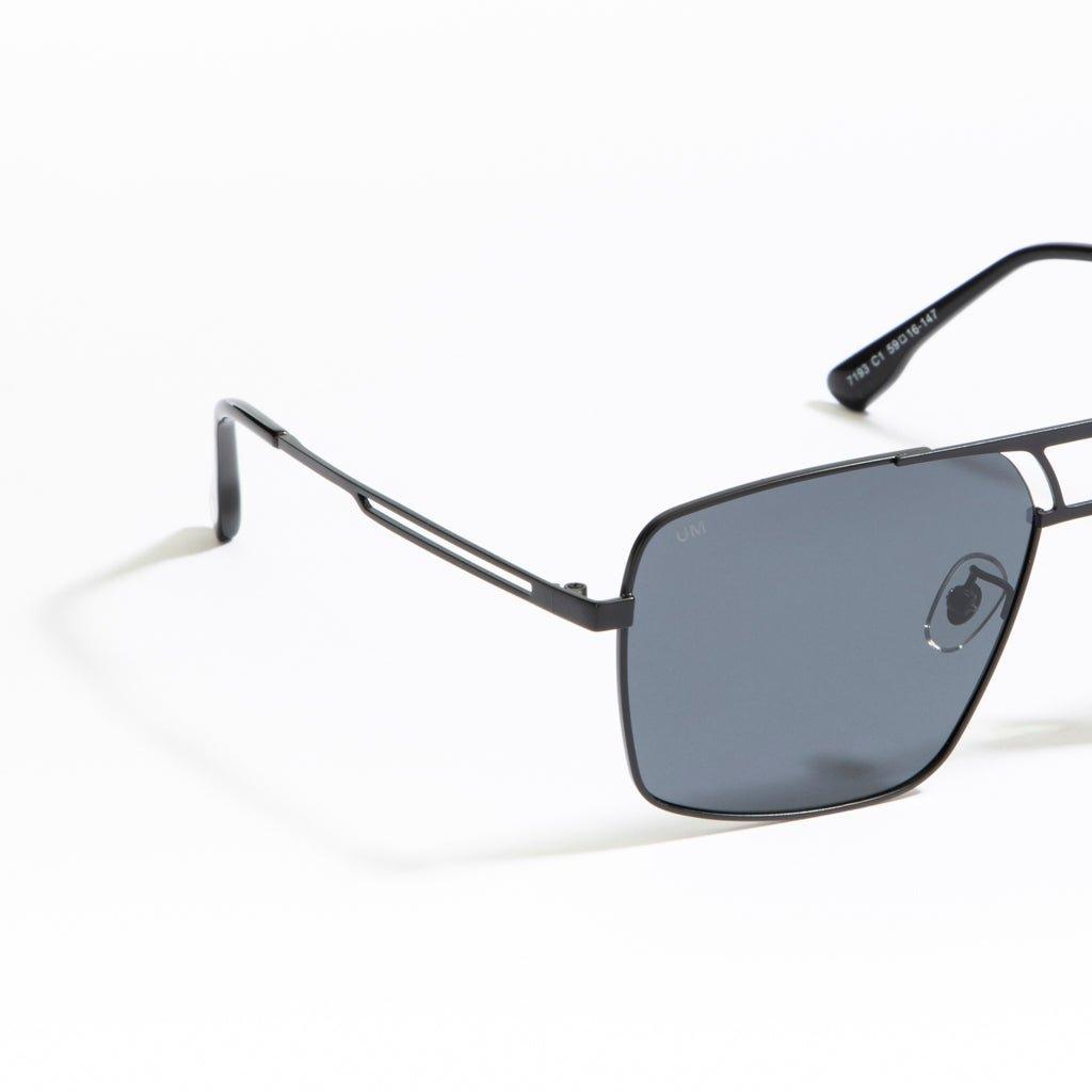 blackout-7193-c1-996011.jpg