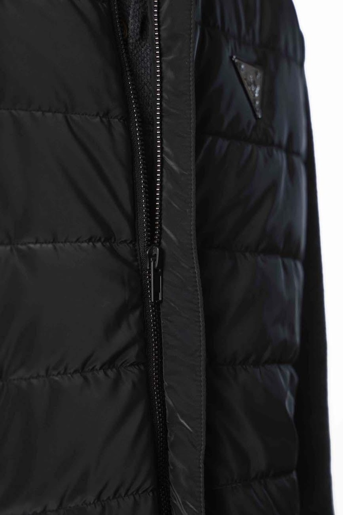 Black_Puffer_Jacket_04.jpg