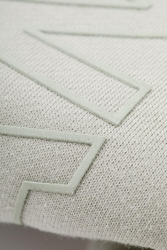 um-core-ash-mist-hoodie-close-up-01.jpg