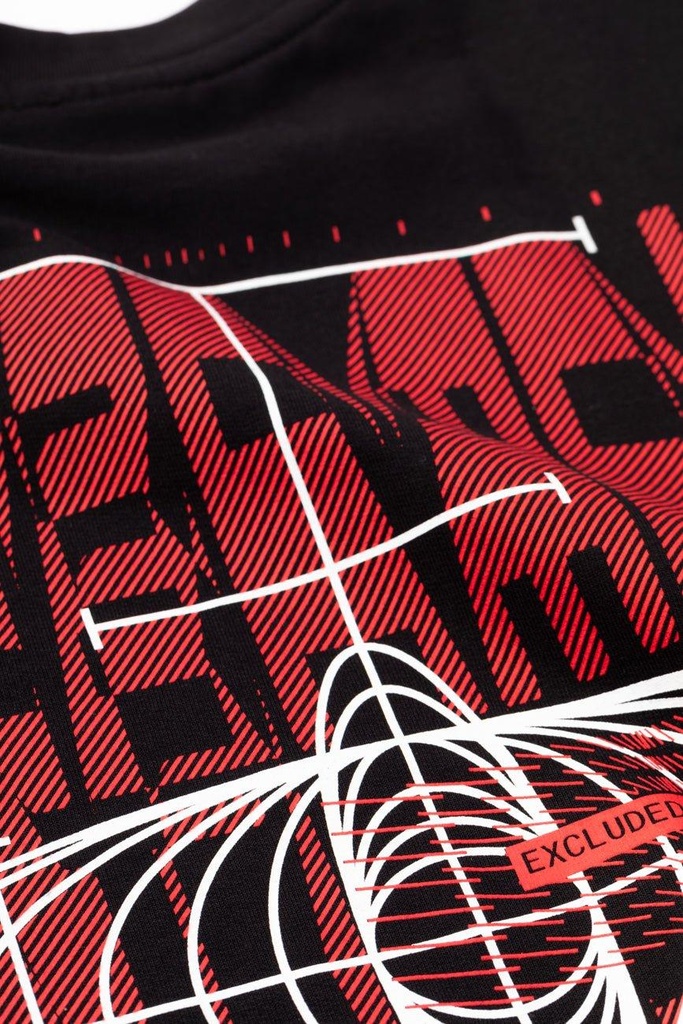 Excluded-Geometry-black-oversized-tshirt-close-up-09-961144.jpg