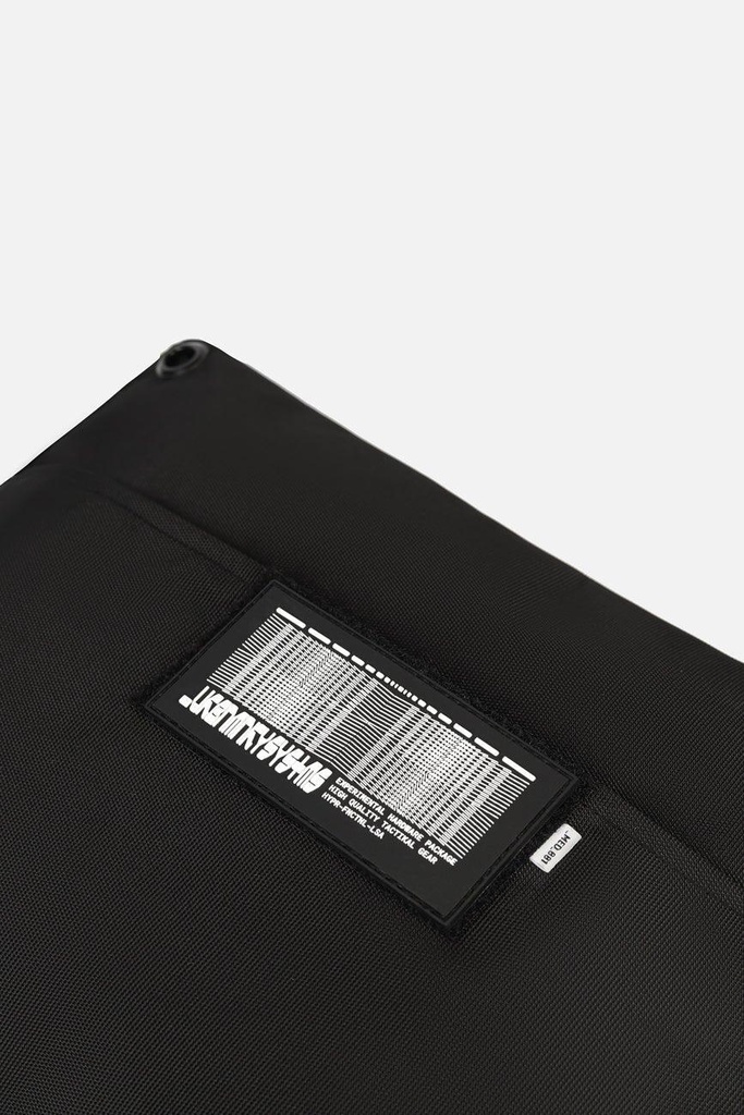 EVERYDAY-CARRY-BLACK-BAG-ACCESSORIES-VELCRO-DETAIL_02-620122.jpg