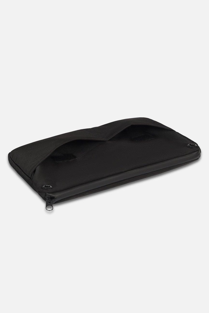 everyday-carry-large-black-pouch-04-586689.jpg