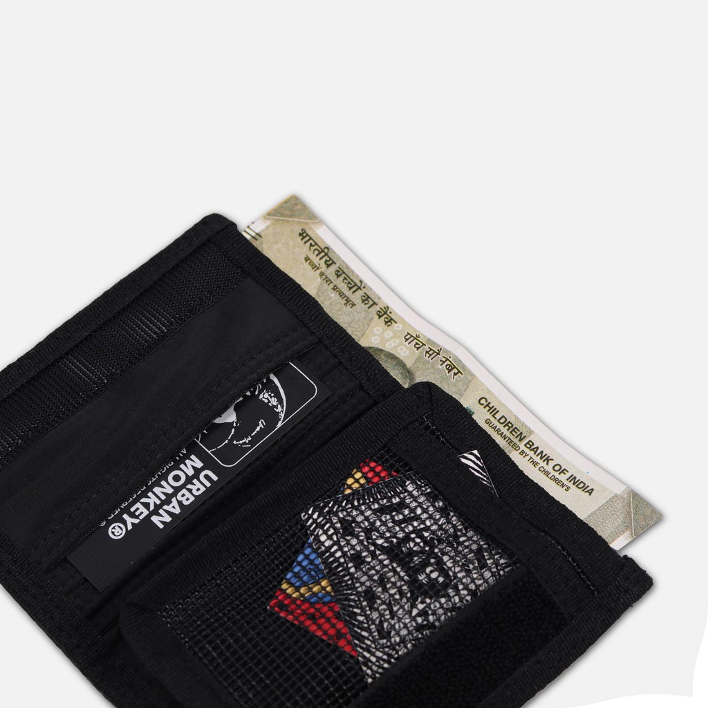 Bifold-wallet-black-wallet-06_81b8730d-246c-47b3-831c-693ac80f2be0.jpg