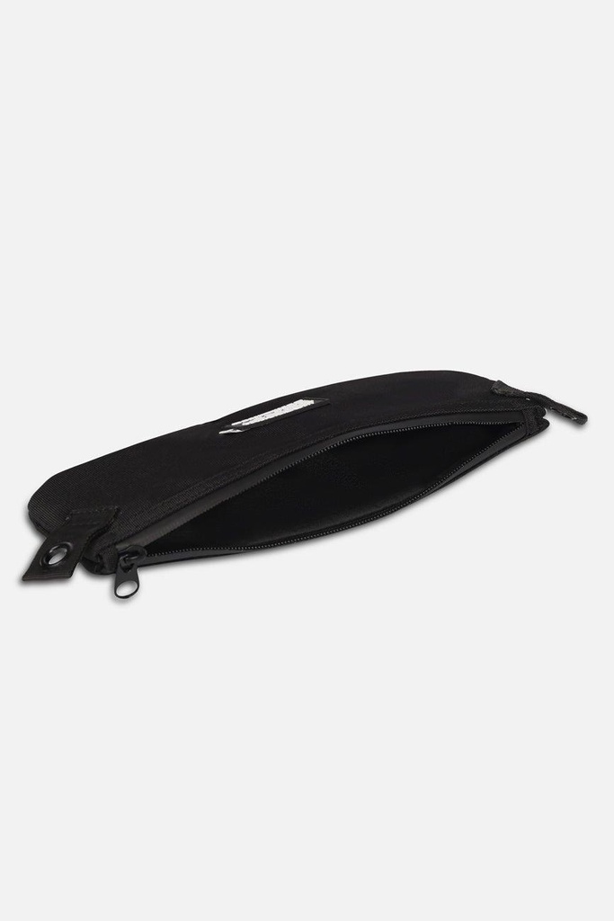 everyday-carry-small-black-pouch-03-753279.jpg