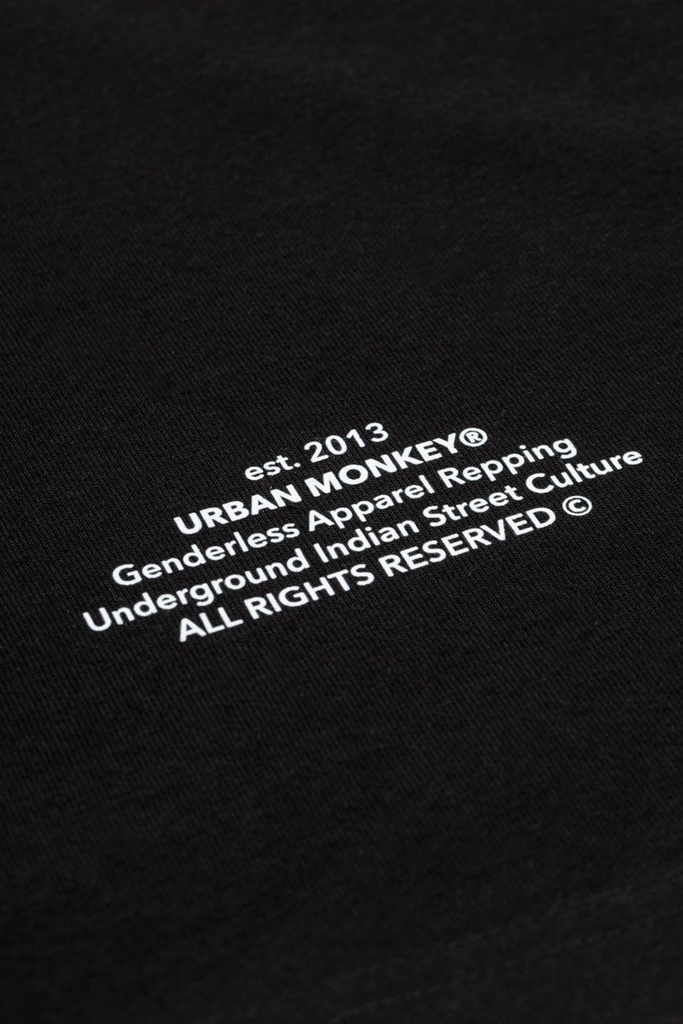 everybody-is-something-black-korean-cropped-tshirt-close-up-02.jpg