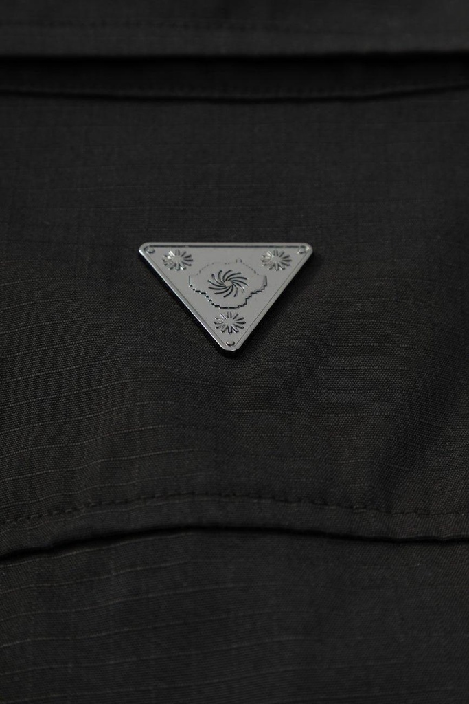 crack-rock-black-ripstop-jacket-close-up-900988.jpg