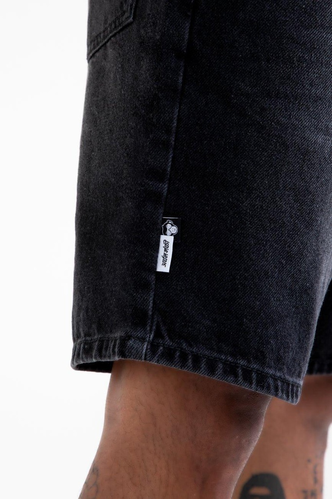 black-denim-shorts-08-625453.jpg