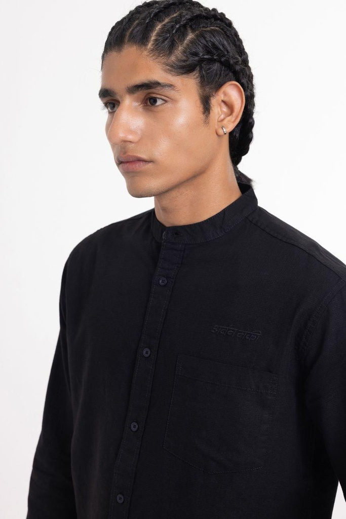 black-shirt-white-03-935814.jpg