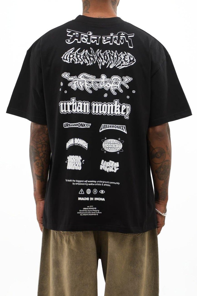 legacy-black-oversized-logo-tshirt-02-652709.jpg