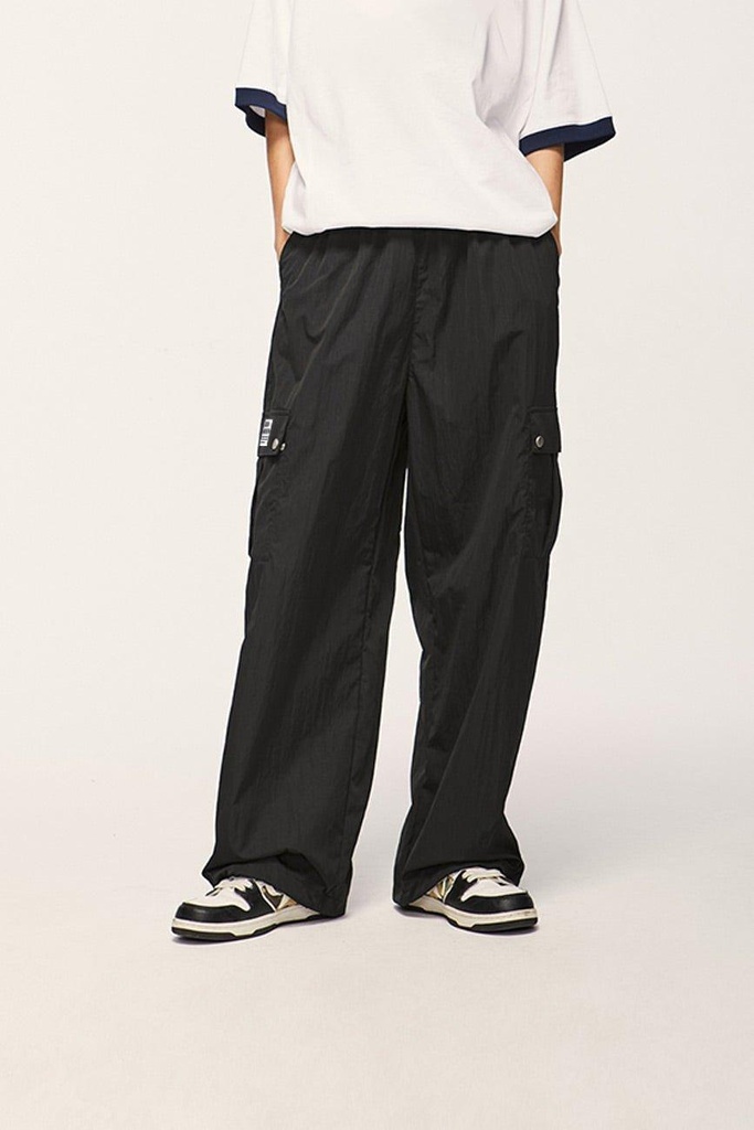 core-parachute-pants-black-04-232694.jpg