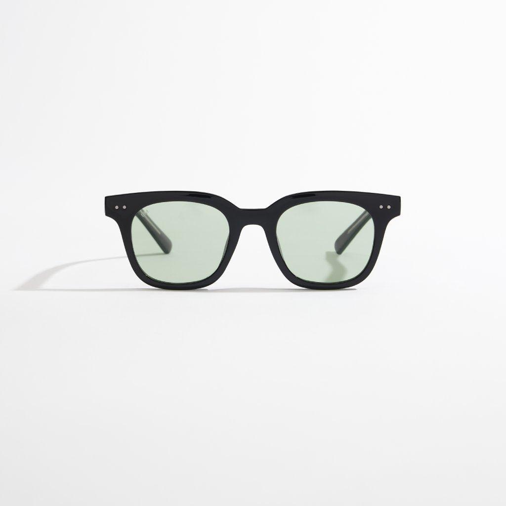 um-classic-wayfarer-003-a809-c2-827824.jpg