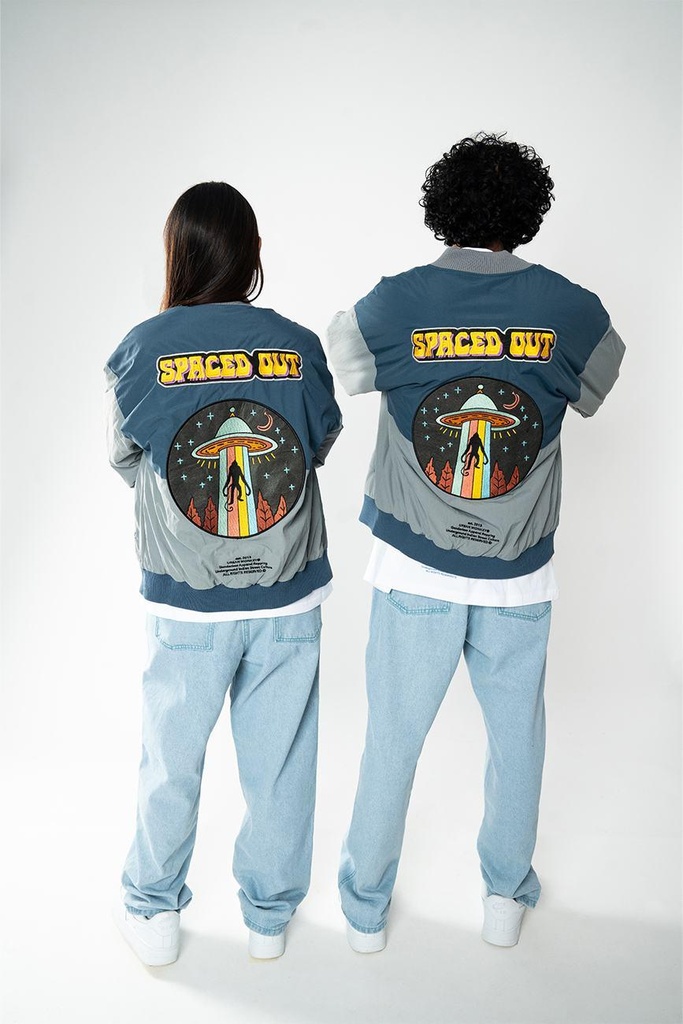 spaced-out-umj003-s-470504.jpg