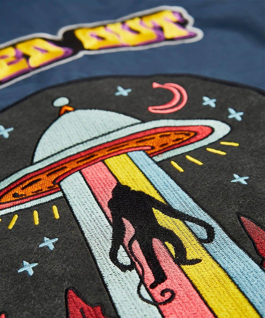 spaced-out-umj003-s-778861.jpg