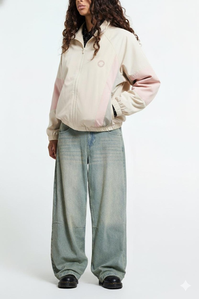 vintage_80s_track_jacket_offwhite_model_05.jpg