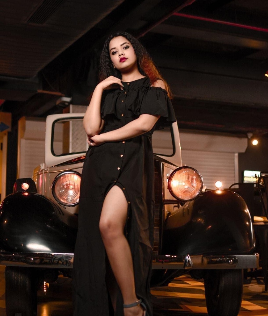 [ULFW16DR06-06-013-02] Ruffled Buttoned Cold Shoulder Maxi Dress (S, Black)